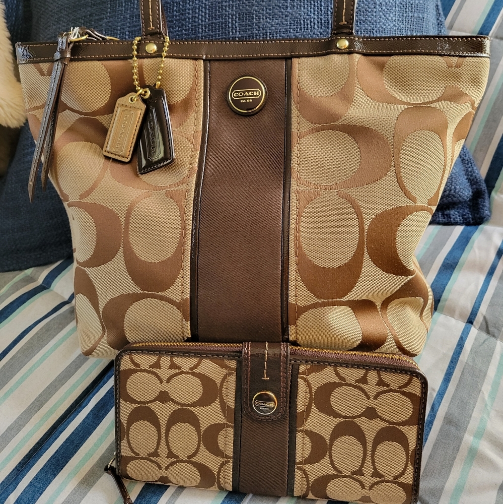 COACH Signature purse and matching wallet